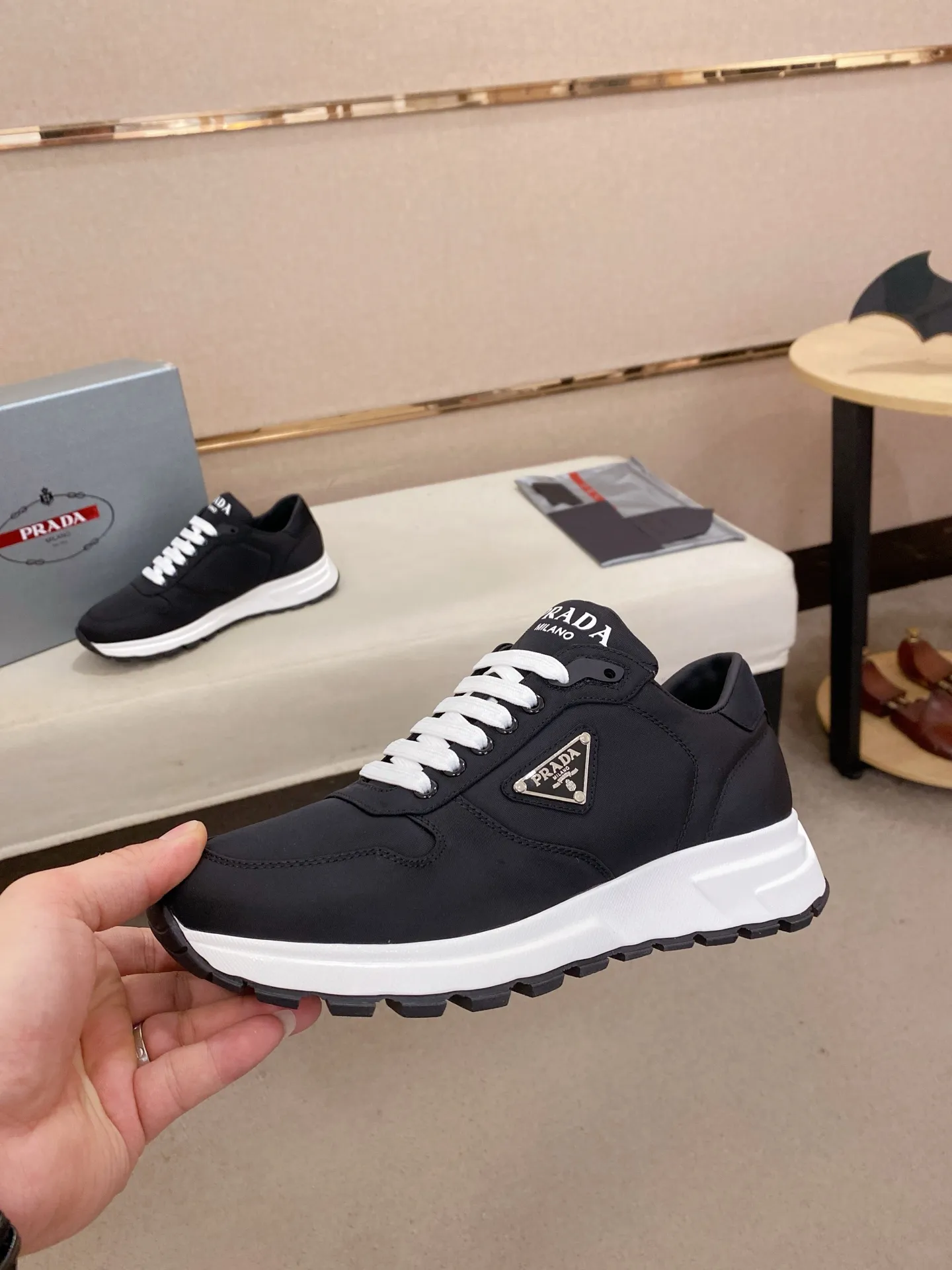 Factory price 540💰 ✔️✔️✔️High version High-quality new PRADA counters are on the market at the same time. The new men's shoes and 😘fabrics are selected from imported first-layer cowhide and are made by pure handcrafts. Lining: Full cowhide lining. 👍🏿 High-end ☄️ air-cushion molded anti-slip rubber outsole, exquisite lines, simple and elegant, comfortable and high-end for leisure travel. Code number: 38 to 44